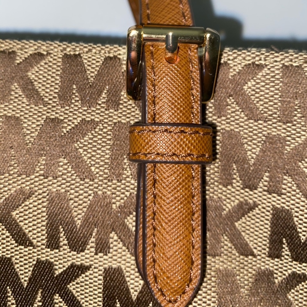 Michael Kors Handbag - Picture 4 of 13
